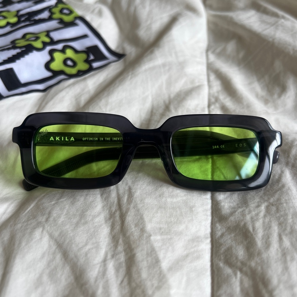 AKILA | EOS Onyx w Apple Green Lense Sunglasses